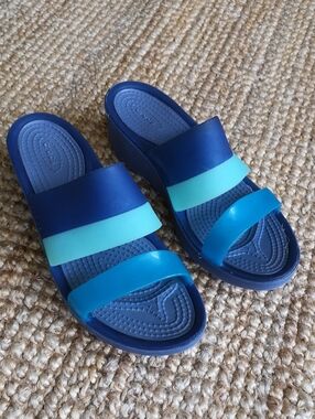 Crocs slip-on wedge-heeled sandals